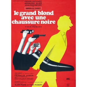 affiche le grand blond avec une chaussure noir