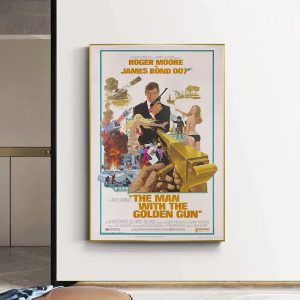 affiche l'homme au pistolet d'or