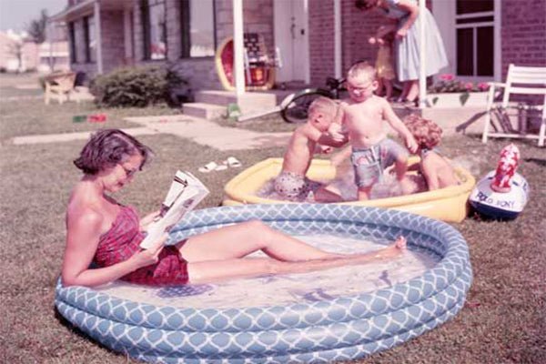 annees 50 aux etats-unis famille piscine années 50