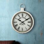 horloge vintage en métal